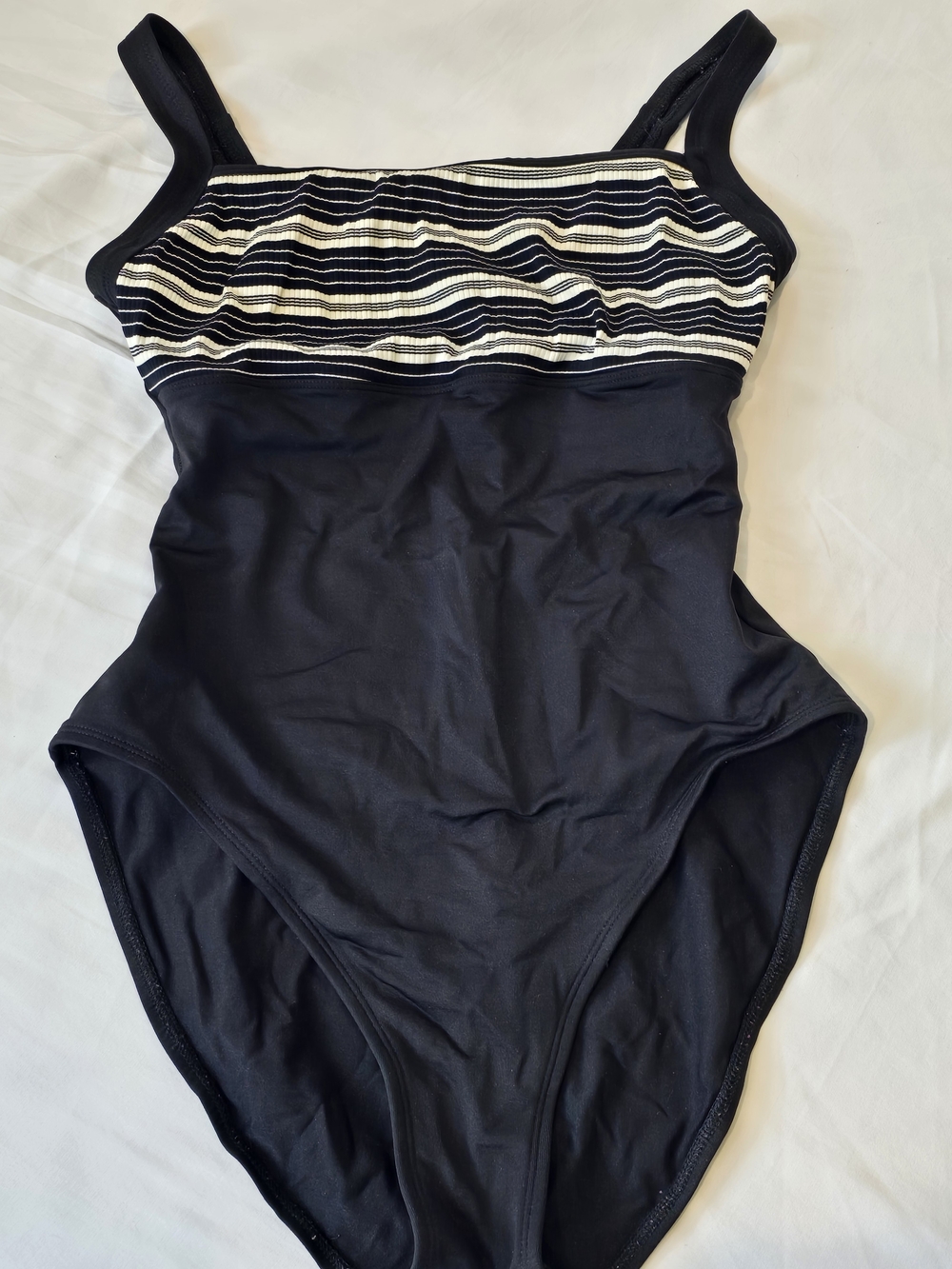 Set Of Two One-Piece Swimsuits. Size L. 12 - Picture 6 of 10